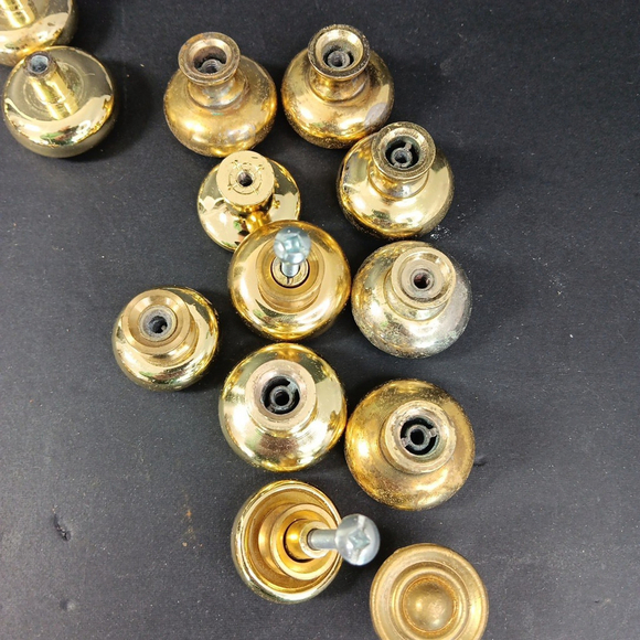 39 X Drawer Pulls. 12 Brass, Rest Are Painted Or Plated. Read Description CN - Picture 10 of 15